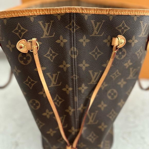 Authentic Louis Vuitton Neverfull. Great condition. Pouch not included. - Picture 7 of 9